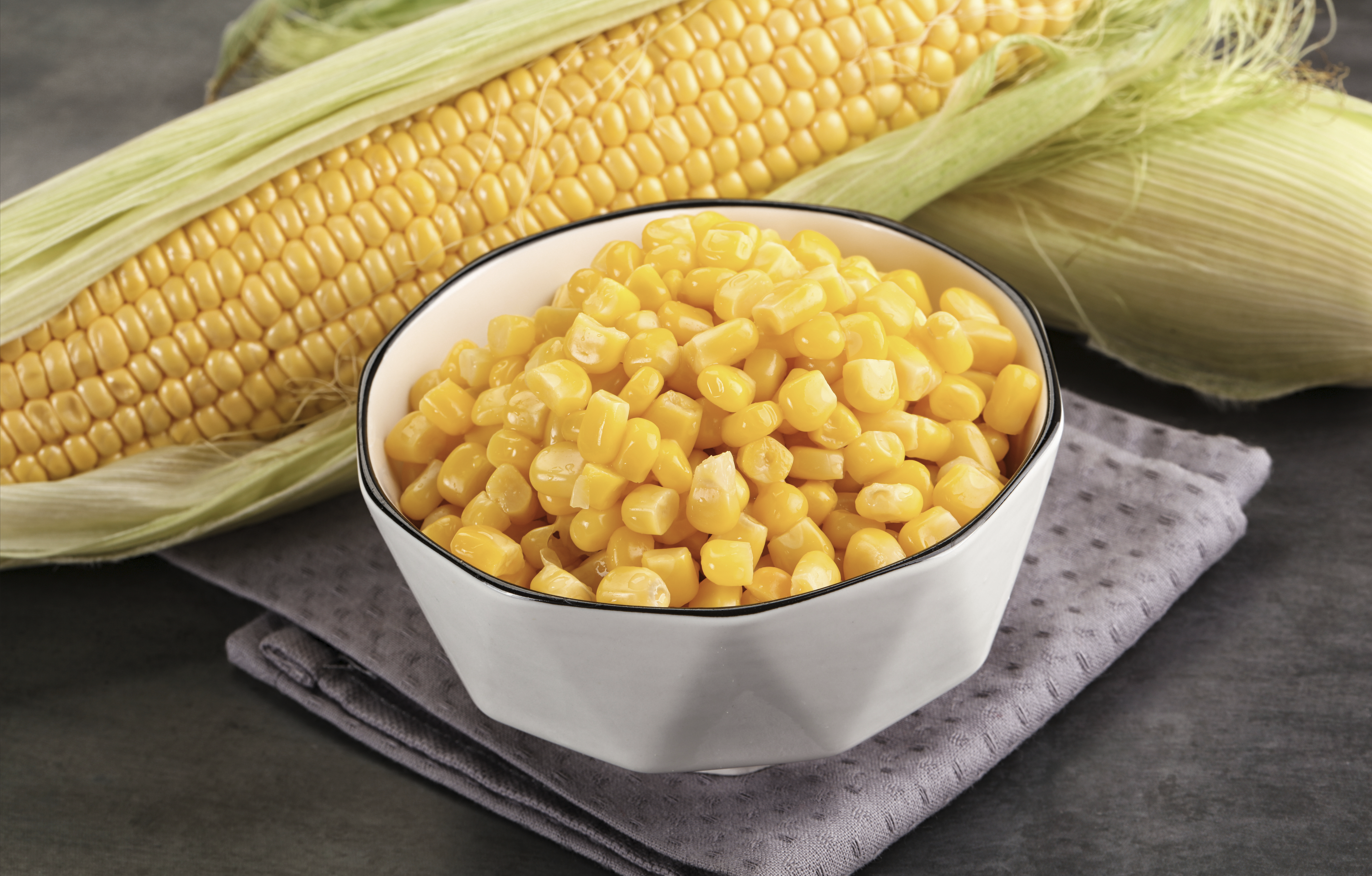 Jagung Kukus Jagung rebus tanpa bumbu berlebihan bisa menjadi pengganti popcorn yang lebih aman.